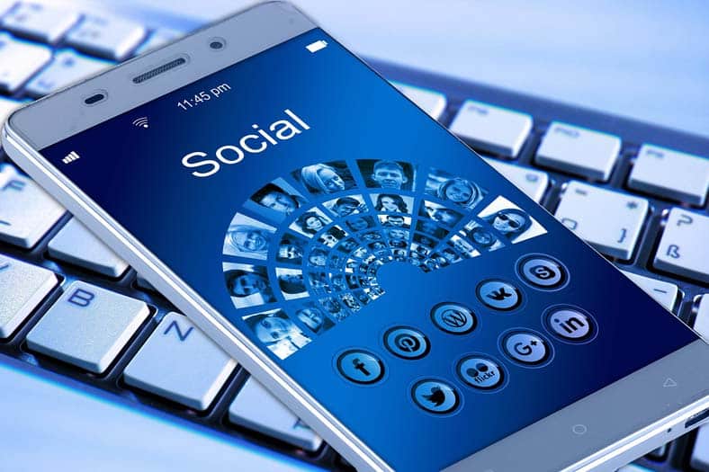 Comportamento das empresas nas redes sociais